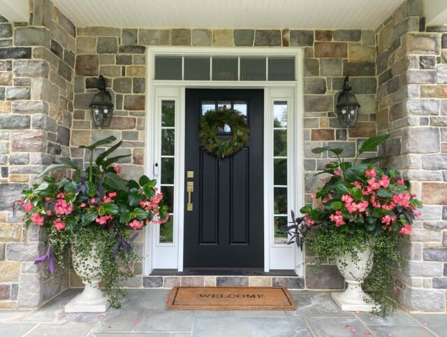My “go to” whopper begonias are loving the summer heat! #urnedelegance #urnedmembership #prettyplantersforeveryseason #plantjoy #summerplanters #summercontainers #summerflowers #containergardening #summerpots #curbappeal #containerdesigner #begonias#malvernpa