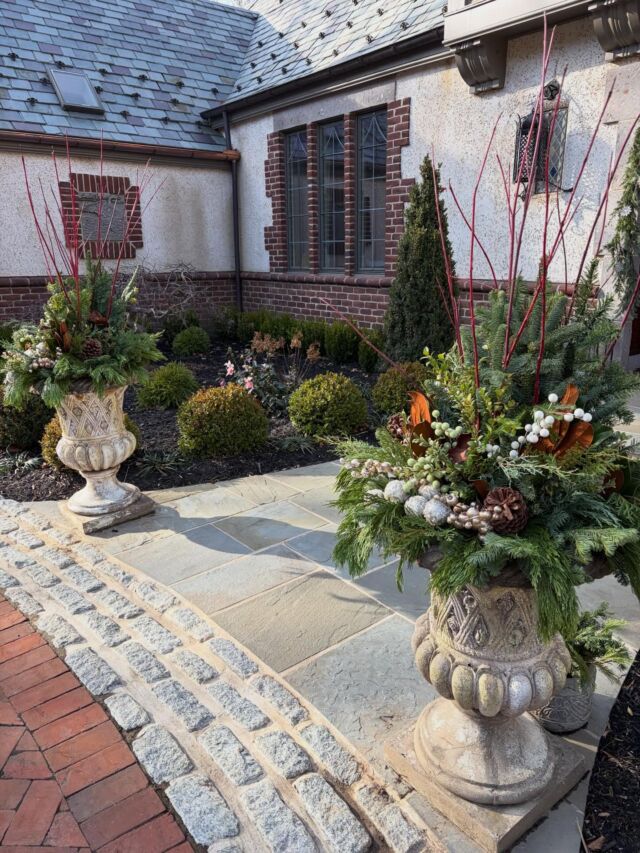 Bringing the warmth of the holiday season to every front entrance we enter🎄#urnedelegance #urnedmembership #prettyplantersforeveryseason #holidayplanters #seasonalplanters #decorate #decorateyourhome #decorateyourdoorstep #holidaydecor #villanova #plantjoy