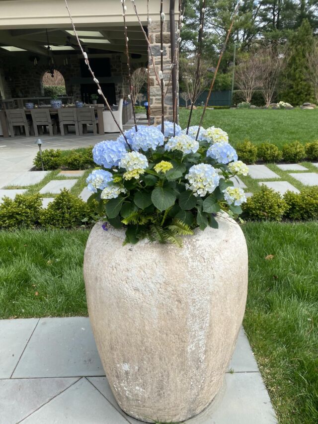 Happy 2026! Here's to a fresh start, packed with creativity, joy, fun & dirty nails!#urnedelegance