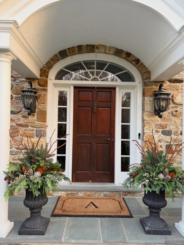 Welcome December ! The time of year we should be still, all is calm, all is bright. The world tells us otherwise. This year, I will try to be calm, quiet , reflective & bright, to take in & enjoy this holiday season. #urnedelegance #urnedmembership #prettyplantersforeveryseason #plantjoy #silentnight #bepresent #holidayplanters #seasonalplanters #holidaydecor #december