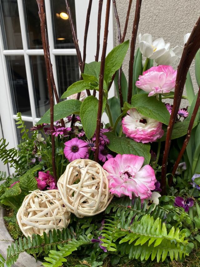 Spring mode activated! Friendly reminder to clients: proposals are due this week. Get yours in and get ready for a planter on your doorstep! 🌷#urnedelegance #urnedmembership #prettyplantersforeveryseason #thinkspring #springplanters